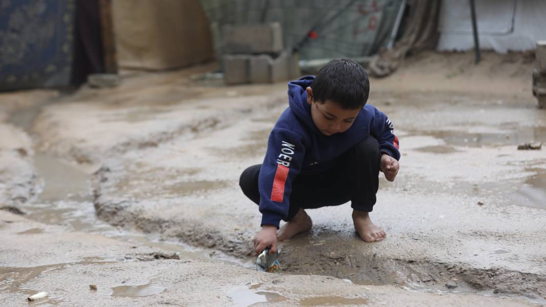 Gazze'deki çadır kamplarını vuran yağış felaketi 8